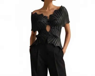 Daphne Valente Next Top In Black