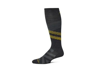 Darn Tough Vermont Pennant Otc Ultra-lightweight Men's Crew Cut Socks Shoes Carbon: Xl (us 12.5-14.5) In Black