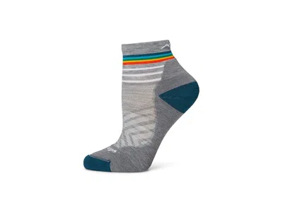 Darn Tough Vermont Run 1/4 Ultra-lightweight With Cushion Women's Crew Cut Socks Shoes Grey: Sm (us 4.5-7) In Gray
