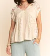 Davi & Dani Daisy Daze Top In Beige In Neutral