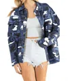 Davi & Dani Edgy Plus: Hallie Army Print Shacket In Slate Blue In Blue