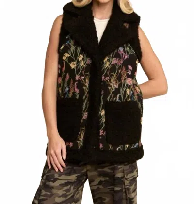 Davi & Dani Floral Faux Fur Vest In Black
