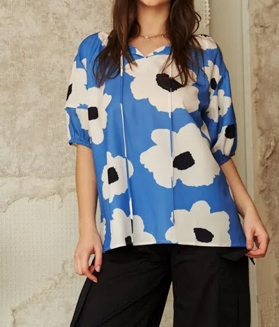 Davi & Dani Floral Tie Front Puff Short Sleeve Blouse In Blue