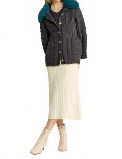 Davi & Dani Jones Vintage Contrast Collar Cardigan In Gray