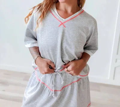 Davi & Dani Louisa Accent Stitch V-neck Tee In Heather Grey In Gray