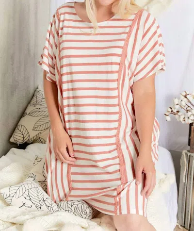 Davi & Dani Stripe Midi Plus Dress In Mud In Pink