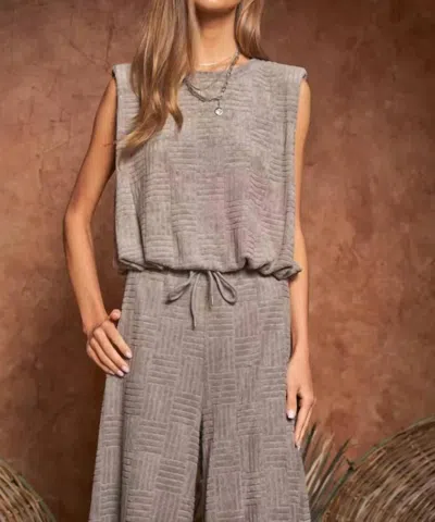 Davi & Dani Velvet Textured Sleeveless Round Neck Top In Gray In Grey