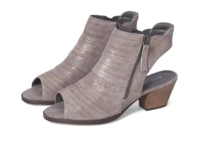 David Tate Sideview In Gray