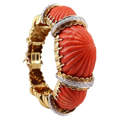 Pre-owned David Webb 1960 Mid-century 18k Gold Bangle Bracelet With Coral And Vvs Diamonds In Red