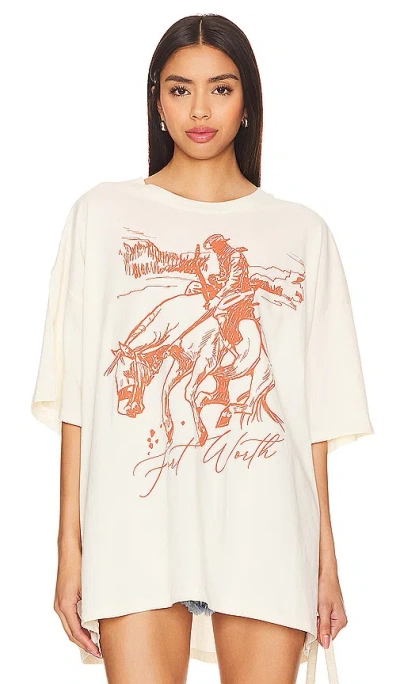 Daydreamer Fort Worth Tee In Stone Vintage