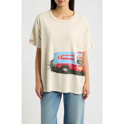 Daydreamer Racecar Wrap Around Graphic Tee In White