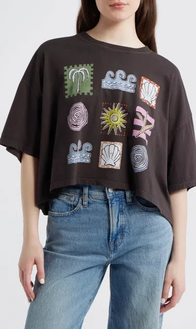 Daydreamer Seaside Doodle Grid Cropped Oversized Tee In Brown