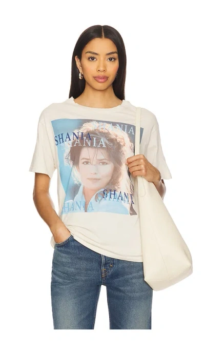 Daydreamer Shania Twain Woman In Cream