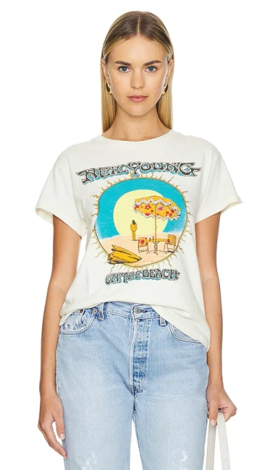Daydreamer Neil Young On The Beach Cotton Graphic T-shirt In Stone Vintage