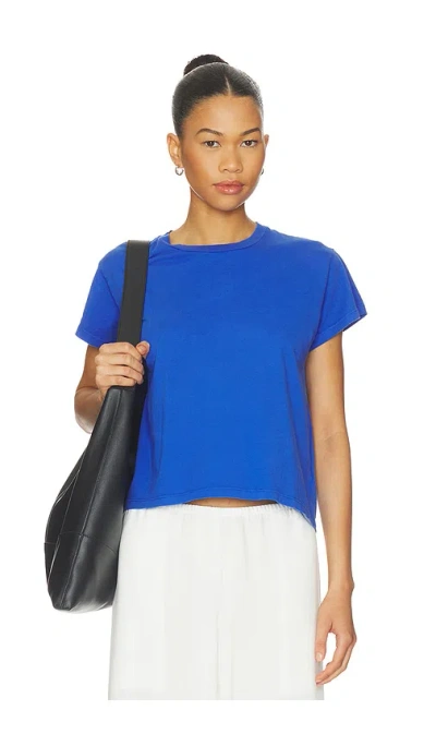 Daydreamer Solid Solo Tee In Blue