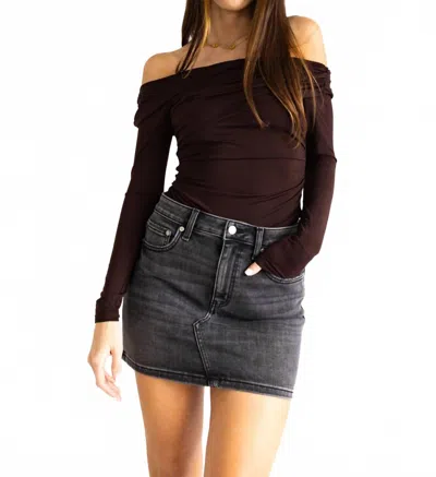 Daze Malibu Mini Skirt In Black In Burgundy
