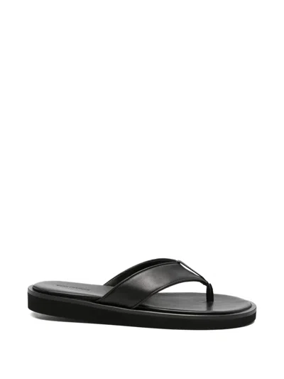 Dear Frances Capri Flat Sandals In Black