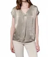 Dear John Denim Kristen Short Sleeve Top In Green In Brown