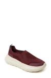 DEARFOAMS DEARFOAMS CRIMSON REGRIND ENERGY RETURN® SLIP-ON SNEAKER