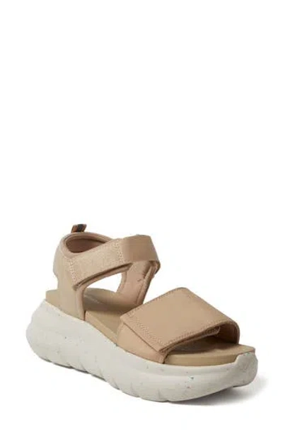 Dearfoams Odell Platform Sandal In Brown