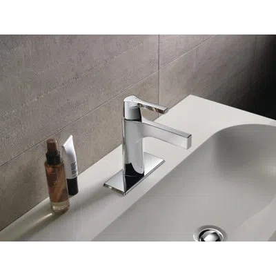 Delta Zura Single Hole Bathroom Faucet With Drain Assembly In Chrome
