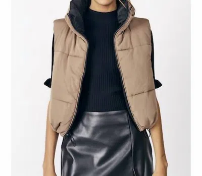 Deluc Kansas Reversible Puffer Vest In Mocha/black In Brown