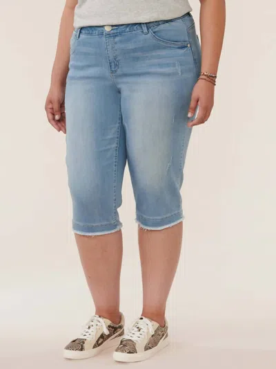 Democracy Fray Hem Skimmer Jeans - Plus In Light Wash In Blue