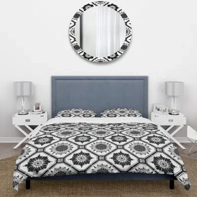 Design Art Black White Traditional Floral Octagon I - Traditional Duvet Cover Set In Black;white