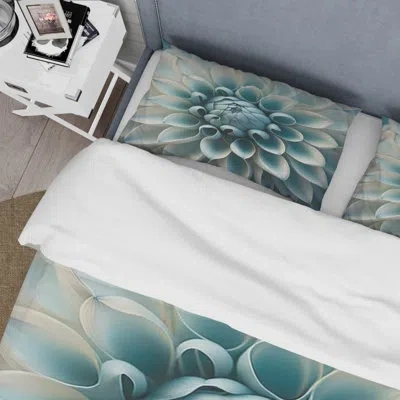 Design Art Blue, White Dahlia Flowers I - Floral Duvet Cover Set - Microfiber Polyester In Blue;white
