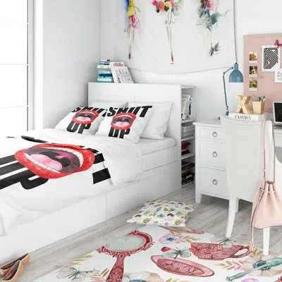 Design Art Designart Female Lips Duvet Cover Set In White