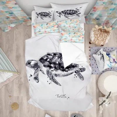Design Art Designart Monotype Turtle Duvet Cover Set In White
