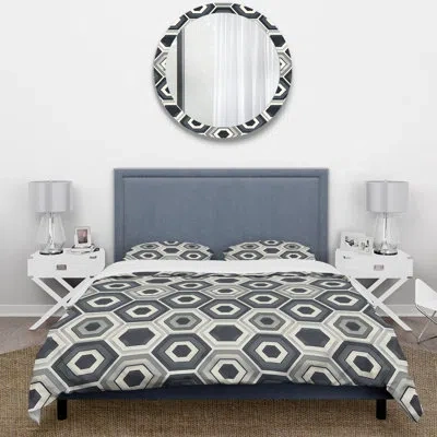 Design Art Gray Hexagon Print - Traditional Duvet Cover Set In White;gray