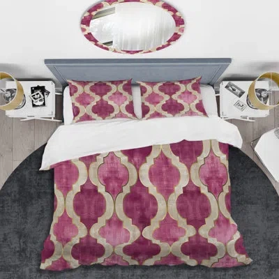 Design Art Magenta Quatrefoil Glam Iii - Transitional Duvet Cover Set In Pink;purple