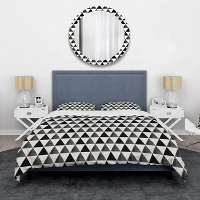 Design Art Pypper Monochrome Triangles Ii - Mid-century Modern Duvet Cover Set - Microfiber Polyester In Black