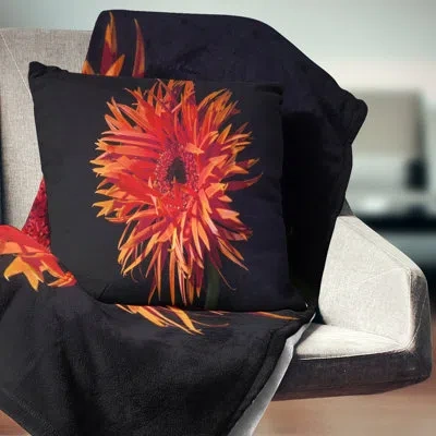 Design Art Spider Gerbera Daisy Watercolor - Floral Printed Pillow In Red