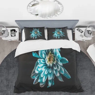 Design Art Top View Of Blue And White Flower - Traditional Duvet Cover Set - Microfiber Polyester In Blue;black