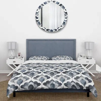 Design Art White Grey Quatrefoil Flower Elegance - Midcentury Duvet Cover Set In White;gray