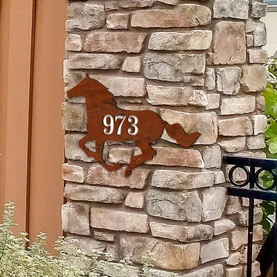 Designocracy Horse House Door Mailbox Address Number 1-line Wall Mount