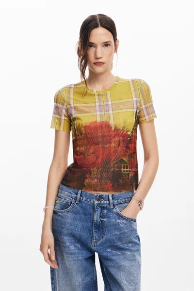 Desigual Short-sleeved T-shirt With Autumnal Cabin. In Yellow