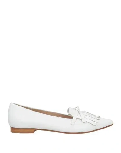 Detail Woman Loafers White Size 7 Leather