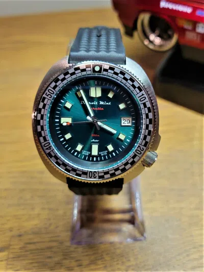 Pre-owned Detroit Mint Rally Diver Green Light Automatic Watch