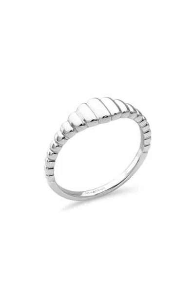 Devata Ribbed Band Ring In Silver