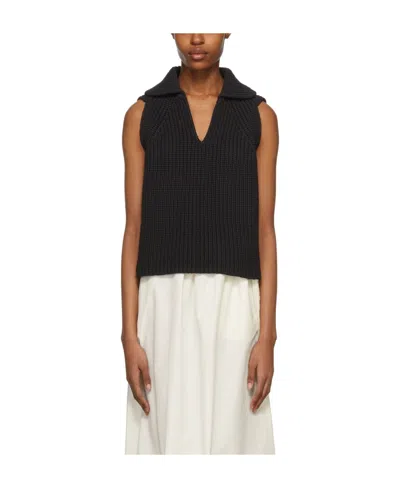 DEVEAUX BLACK SLEEVELESS KNITTED PULLOVER