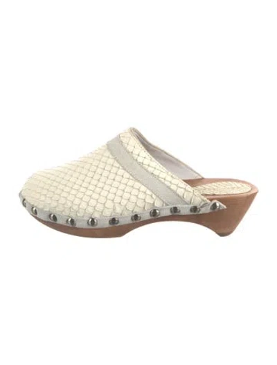 Pre-owned Devi Kroell Embossed Leather Animal Print Mules In White