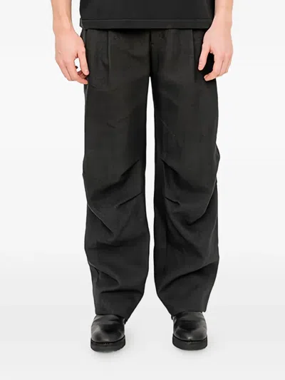 Devoa Pleated Wide-leg Trousers In Black