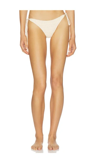 Devon Windsor Ammie Bottom In White