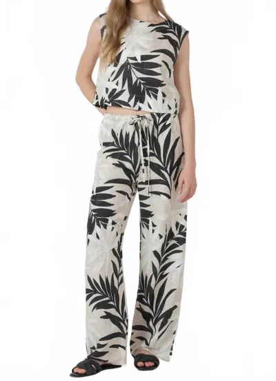 Dex Abstract Leaf Set In Tan And Black In White