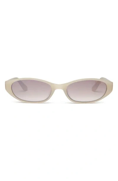 Dezi Gisele Oval Sunglasses In Gray