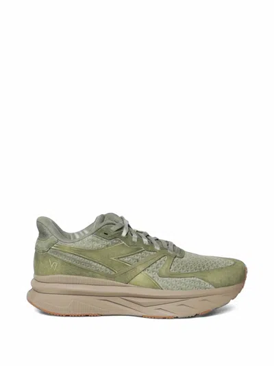 Diadora V7000 Panelled Mesh Sneakers In Green