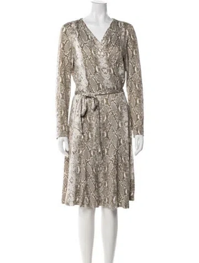 Pre-owned Diane Von Furstenberg Silk Animal Print Robe In Gray